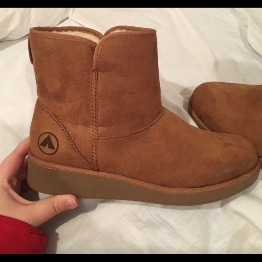 BRAND NEW NEVER WORN AIRWALK BOOTS